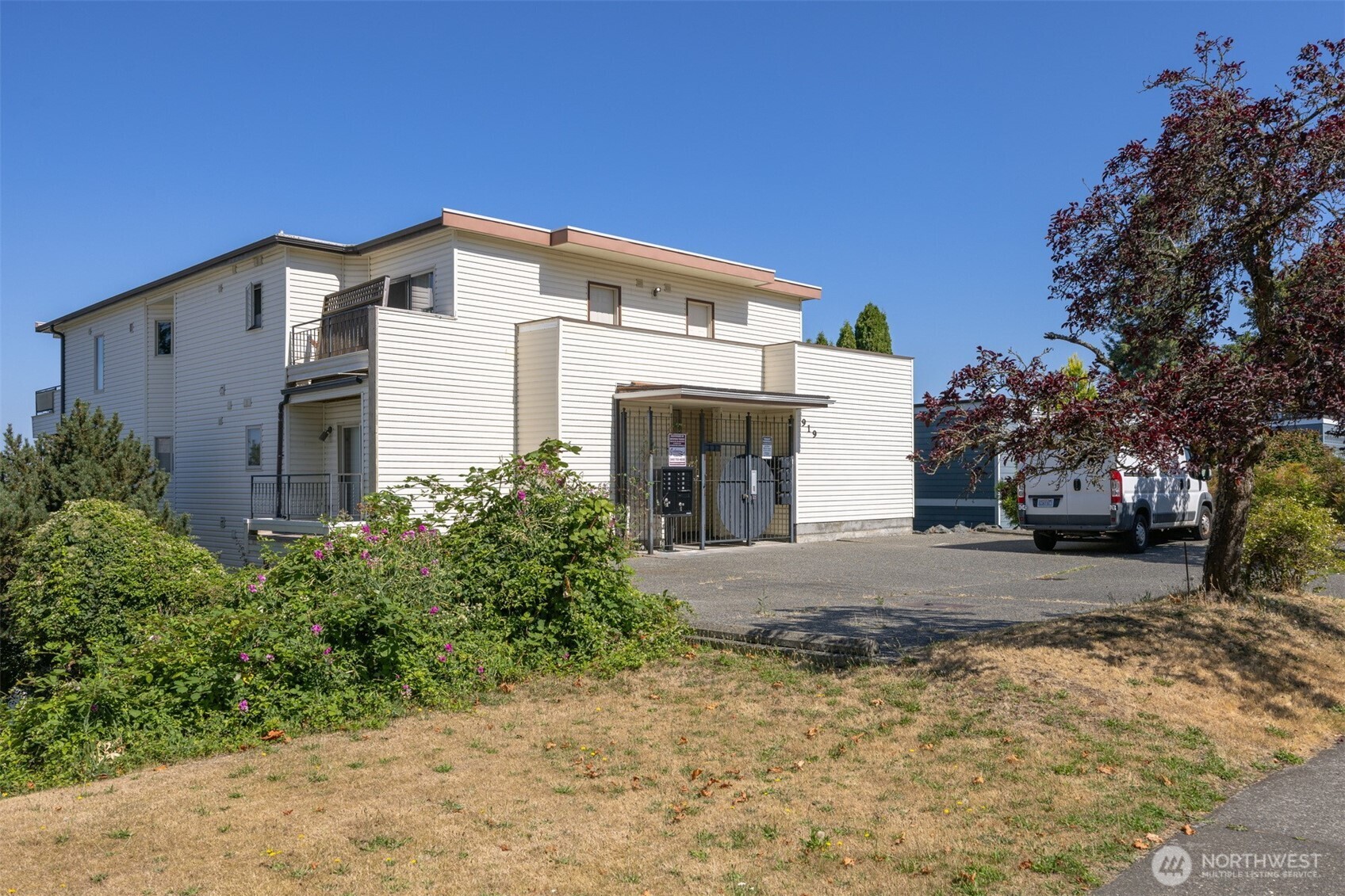 919 High Street 101 Property Photo 1