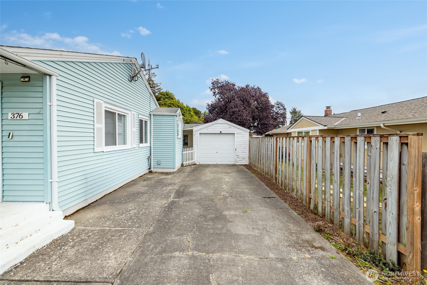 376 Se Glencoe Street Property Photo 4