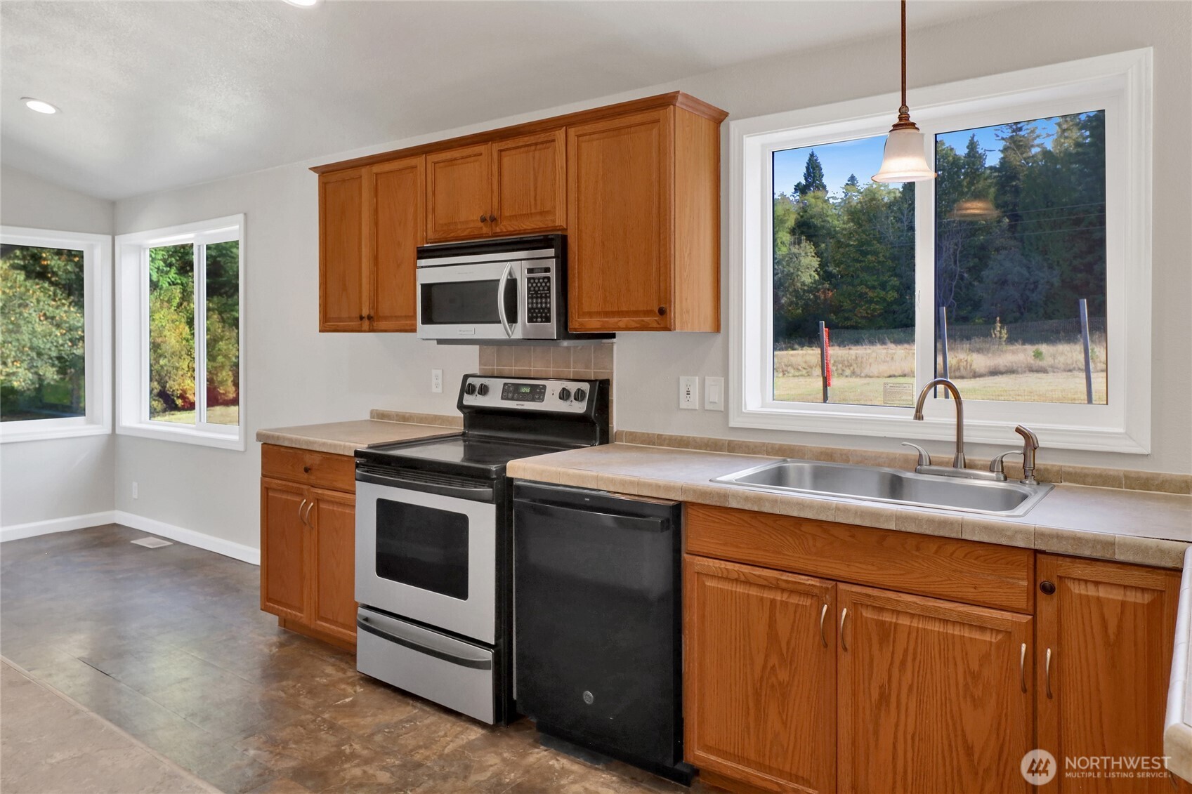6128 Kickerville Road Property Photo 11