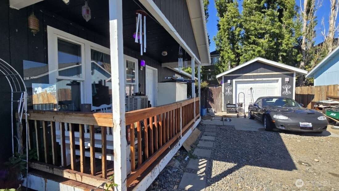 1561 Cashmere Street Property Photo 3