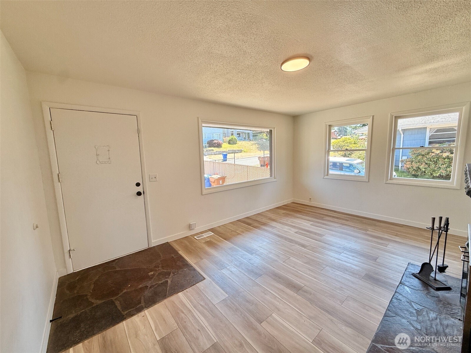 5611 N 48th Street Property Photo 6