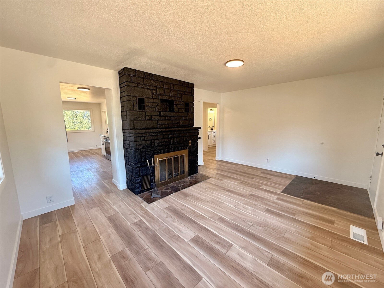 5611 N 48th Street Property Photo 7