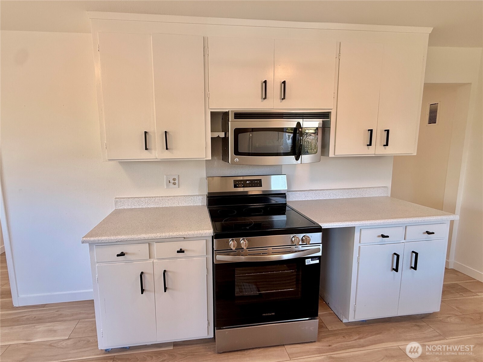 5611 N 48th Street Property Photo 10