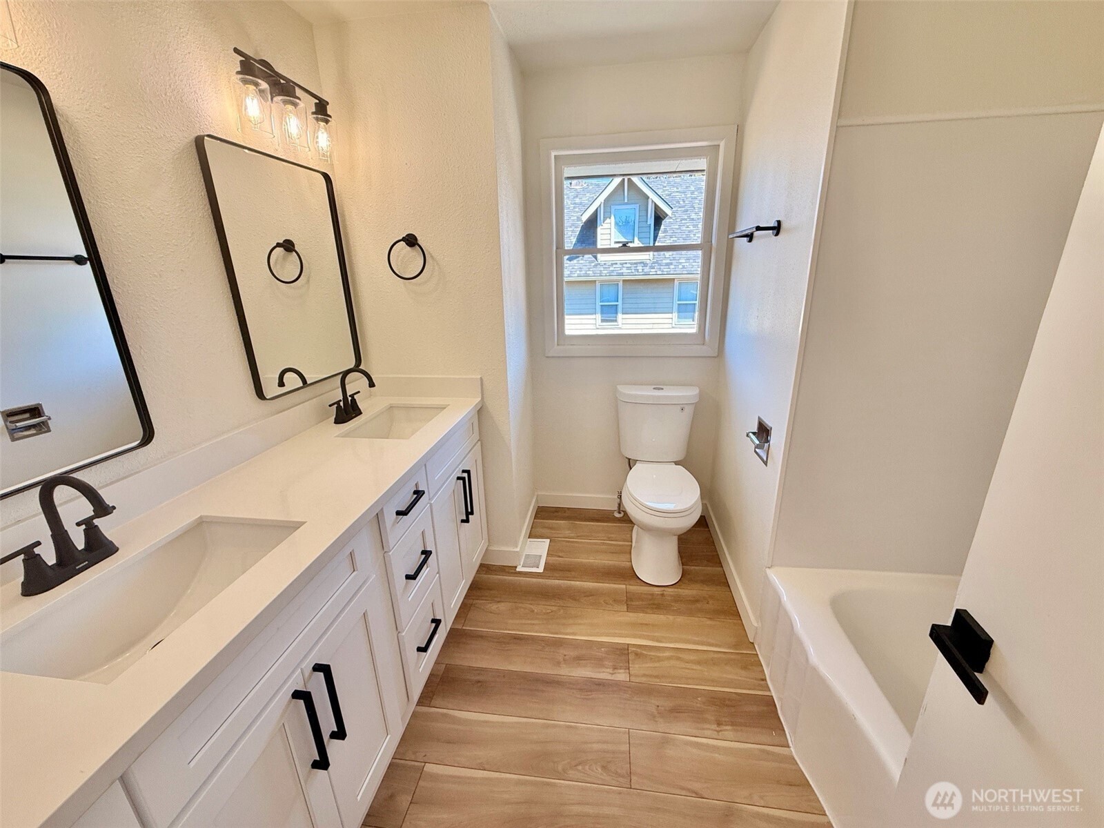 5611 N 48th Street Property Photo 15