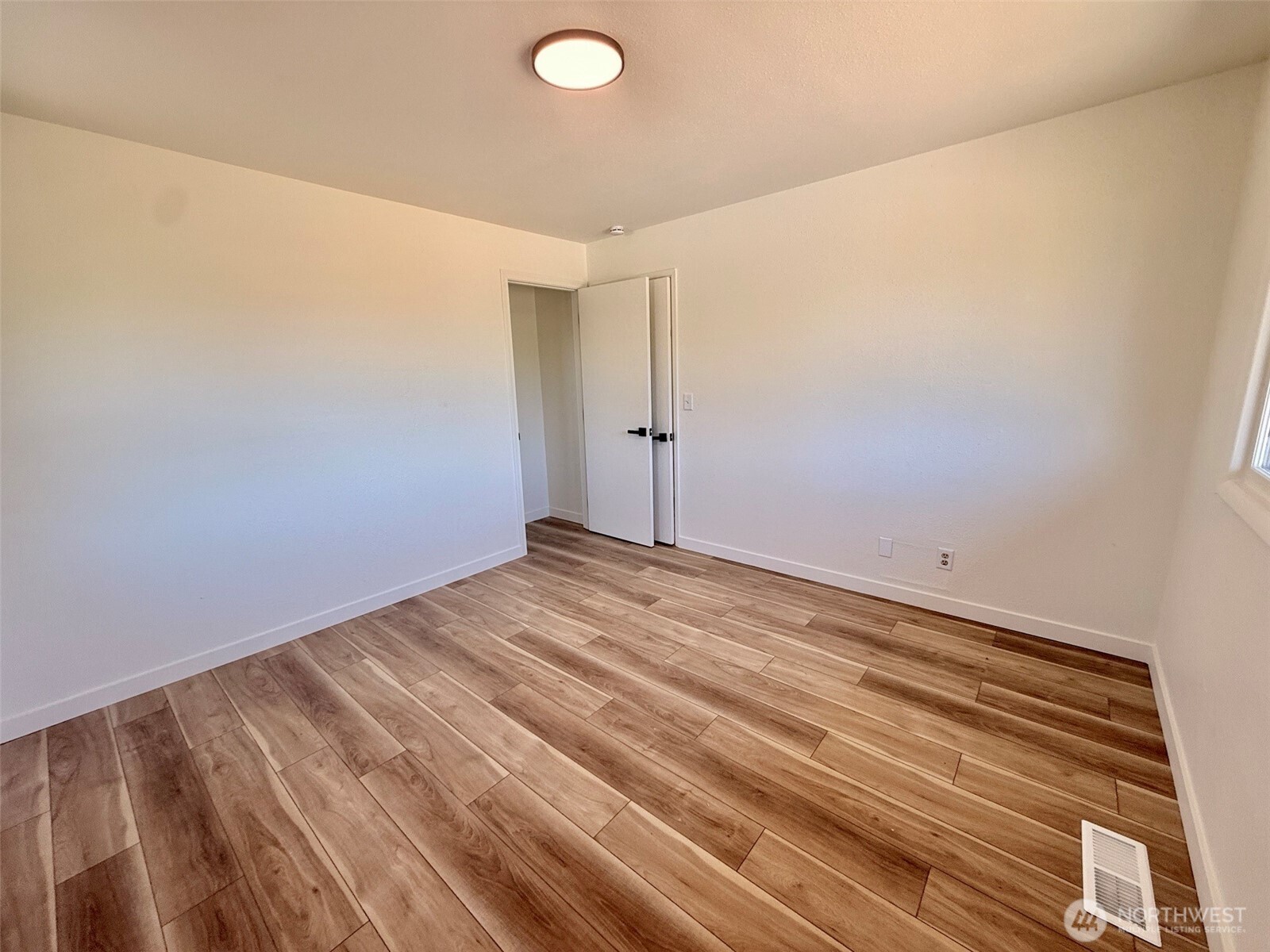 5611 N 48th Street Property Photo 16
