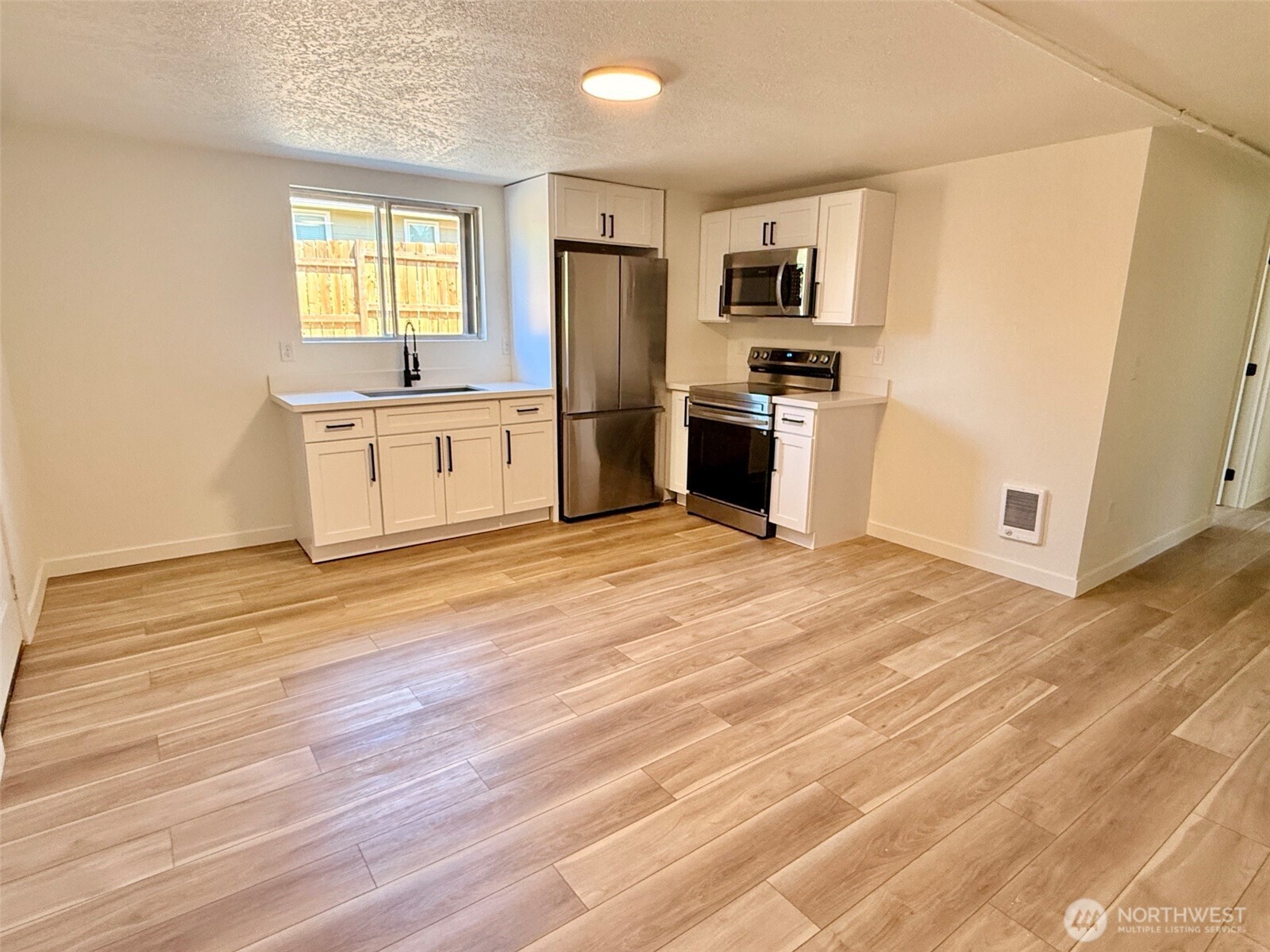 5611 N 48th Street Property Photo 23