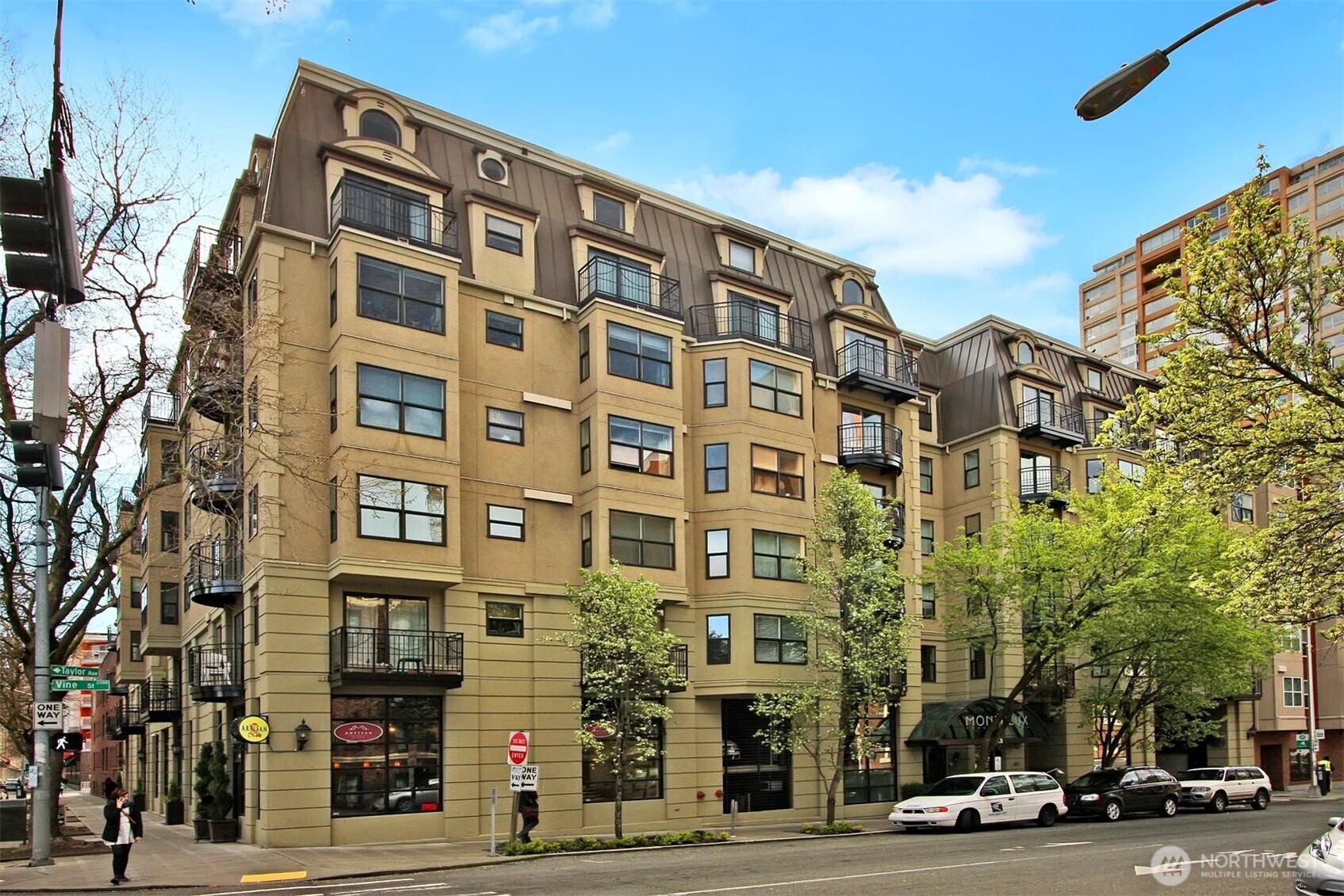 425 Vine Street 405 Property Photo 4