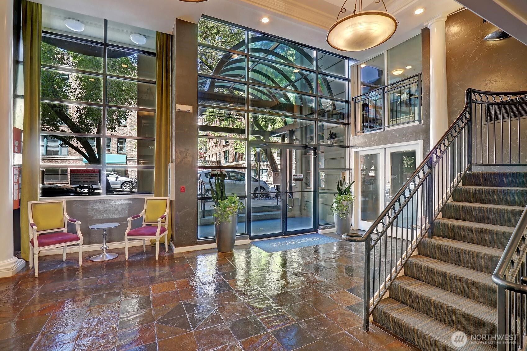 425 Vine Street 405 Property Photo 6