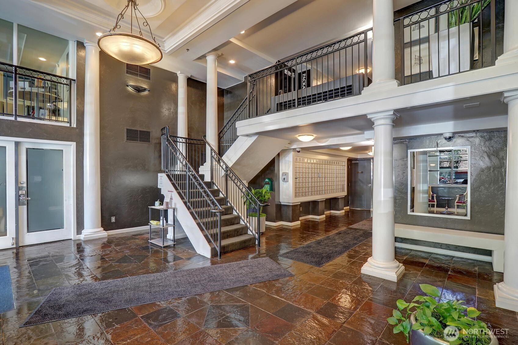 425 Vine Street 405 Property Photo 7