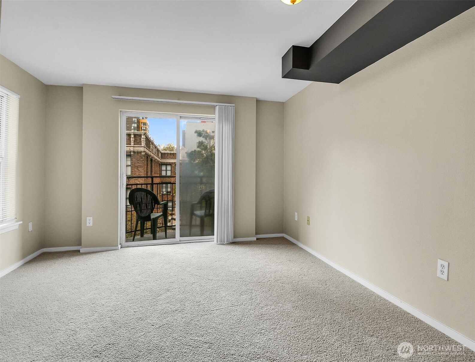 425 Vine Street 405 Property Photo 16