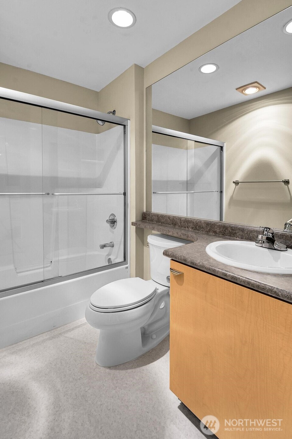 425 Vine Street 405 Property Photo 19