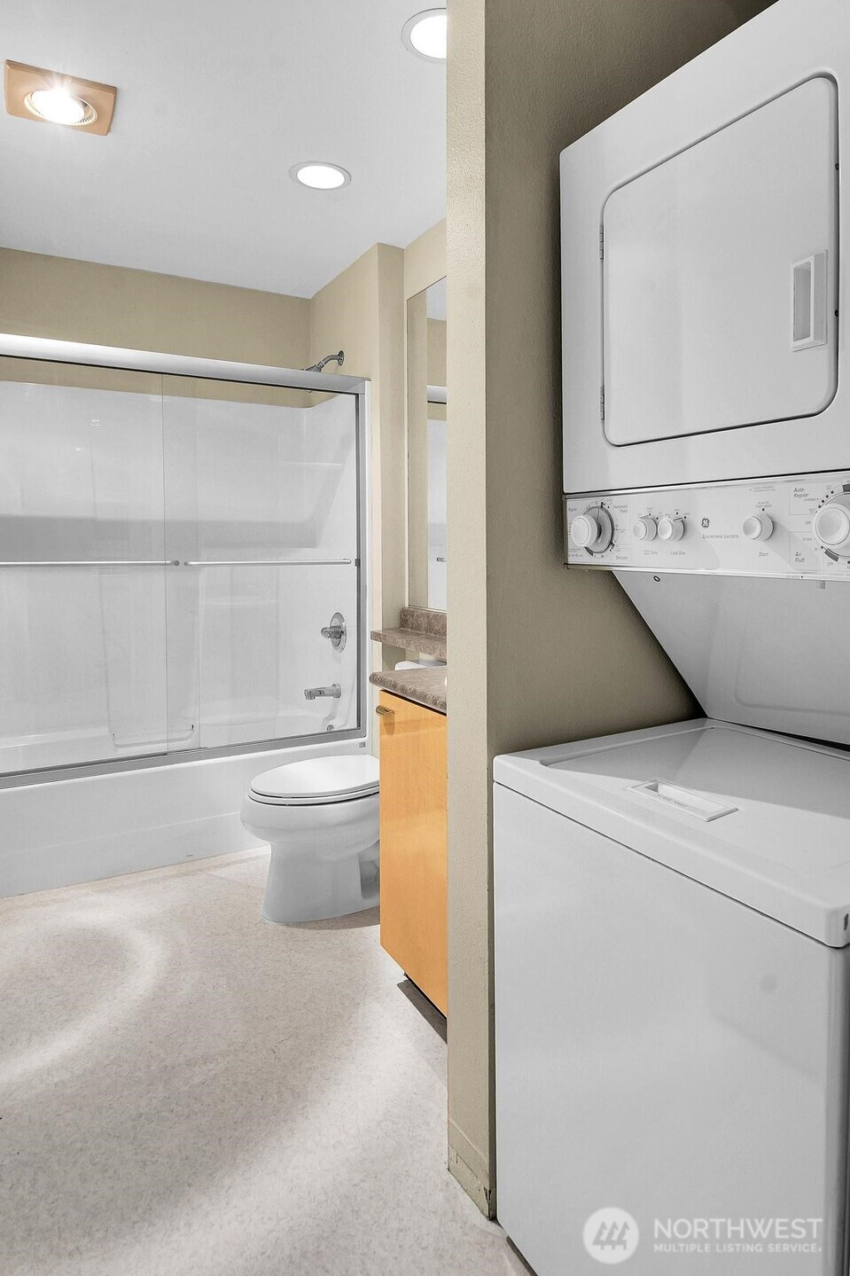 425 Vine Street 405 Property Photo 20