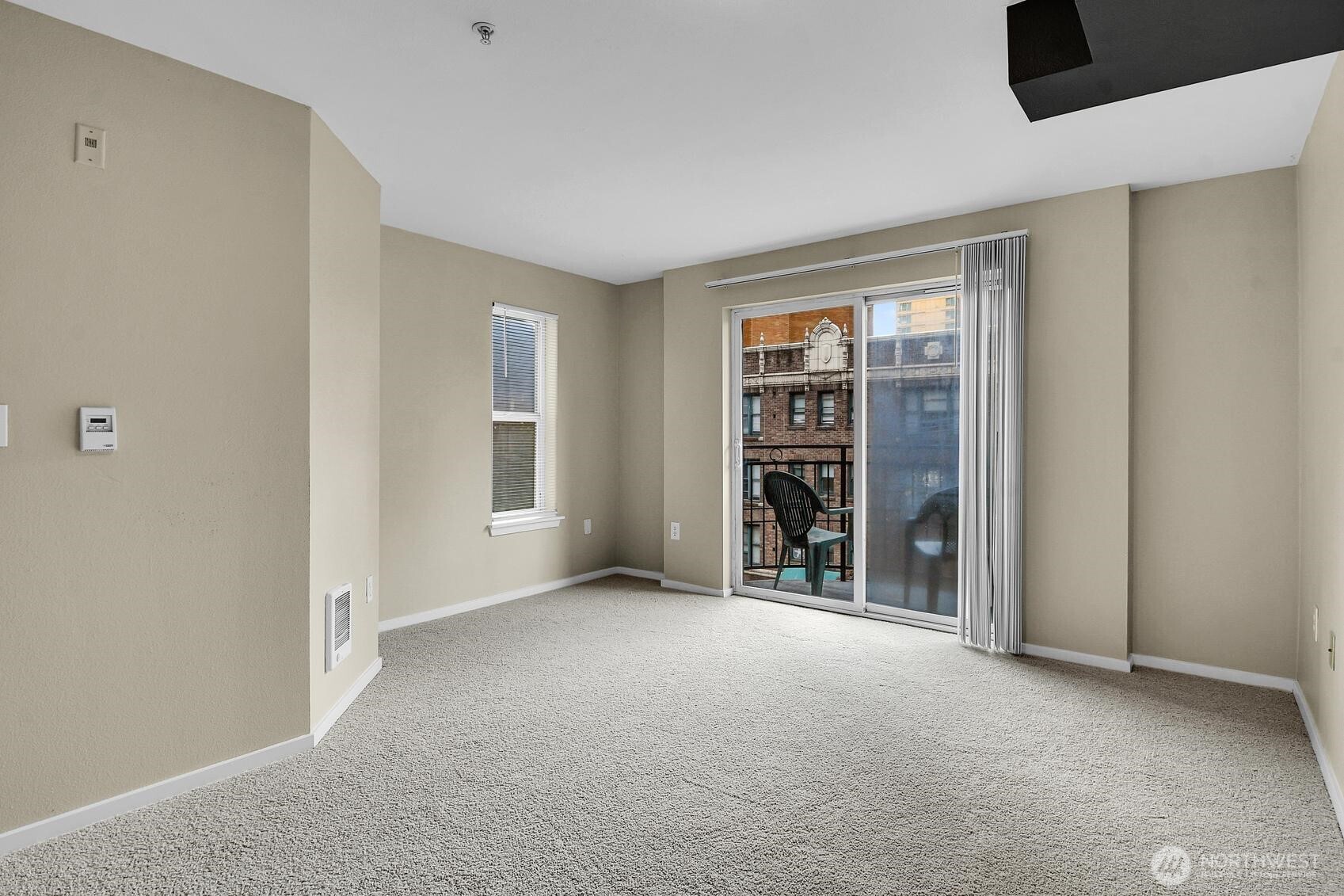425 Vine Street 405 Property Photo 21