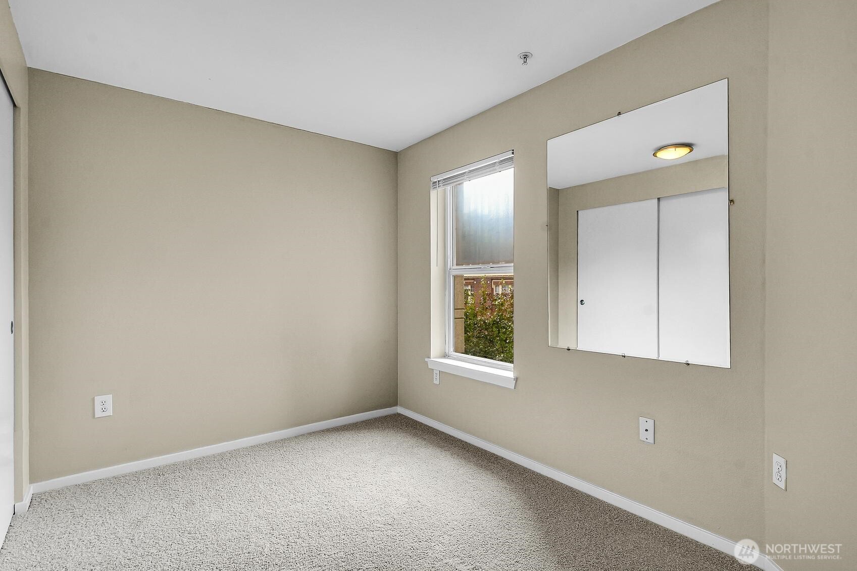 425 Vine Street 405 Property Photo 23