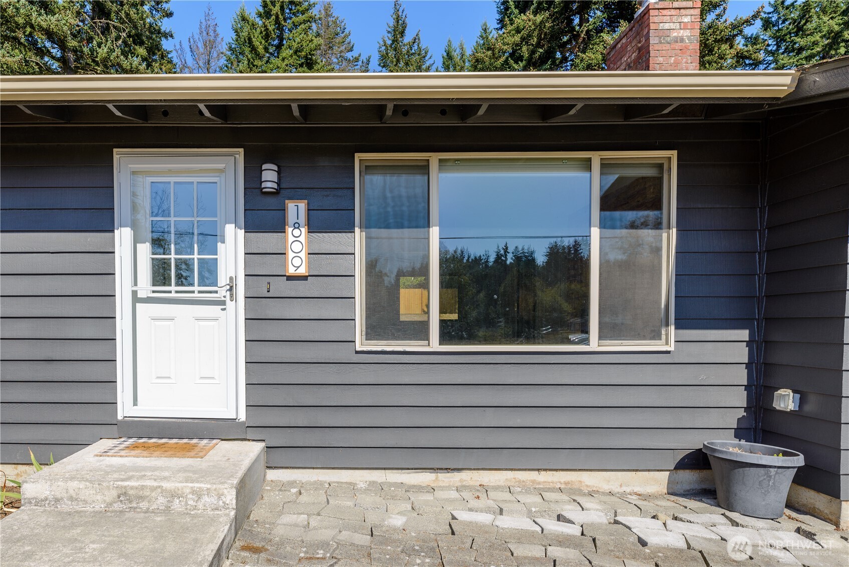 1809 W 10th Street Property Photo 5