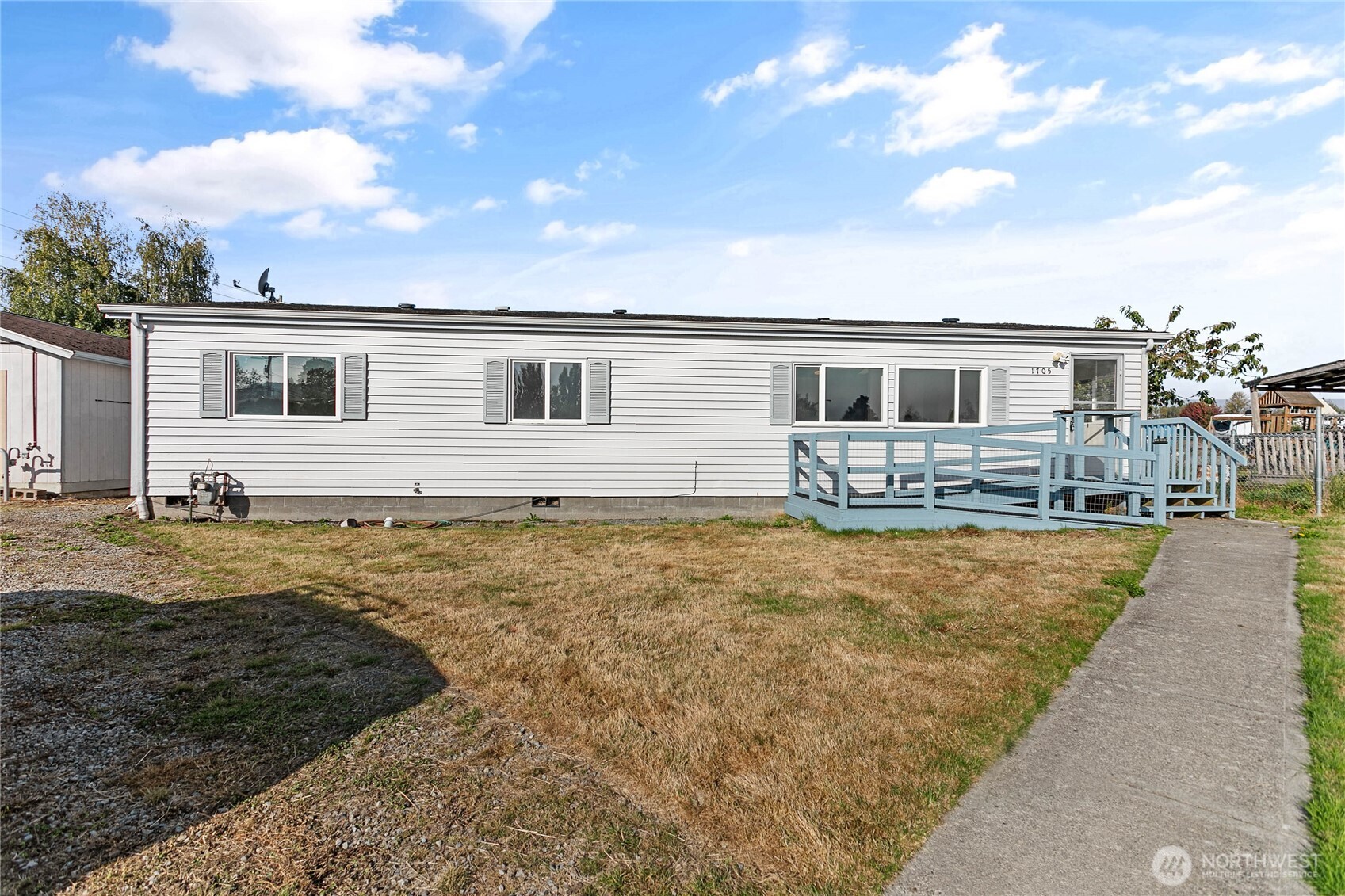 1705 N 32nd Place Property Photo 2