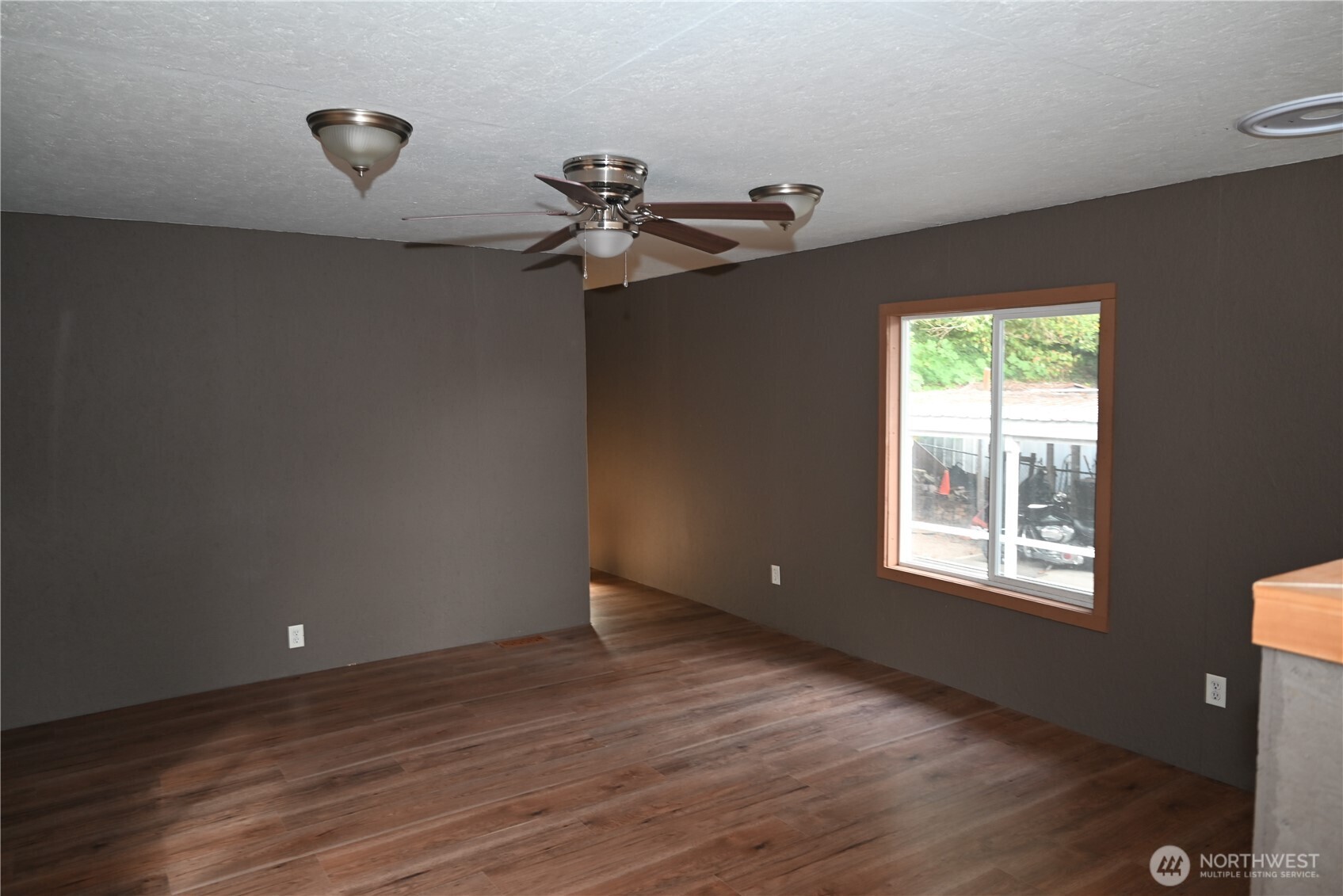 1438 Ne Steele Creek Drive 102 Property Photo 15