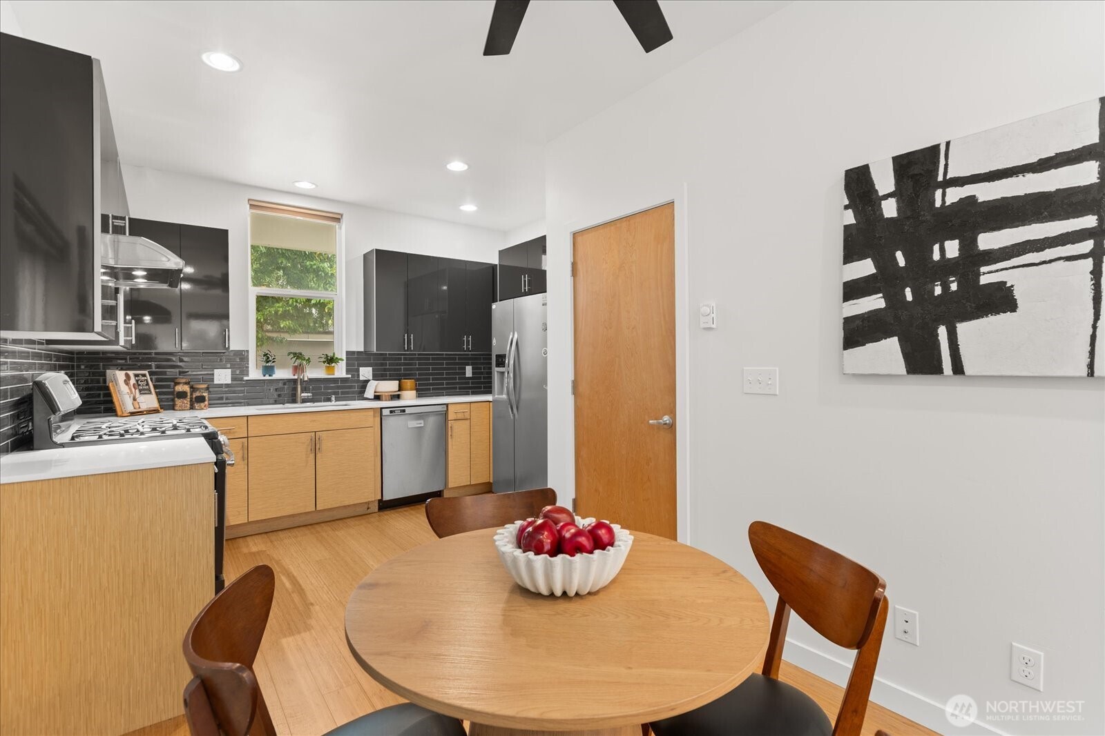 3423 Beacon Avenue Property Photo 6