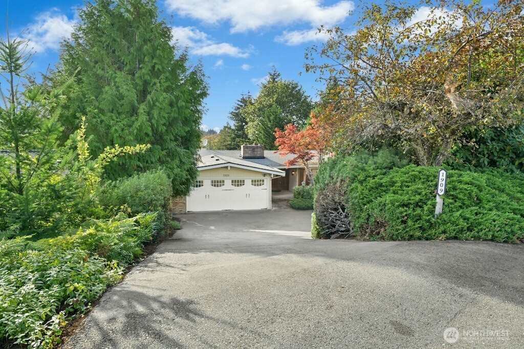 1909 89th Place Property Photo 4