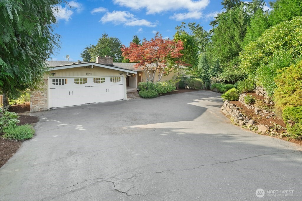 1909 89th Place Property Photo 5
