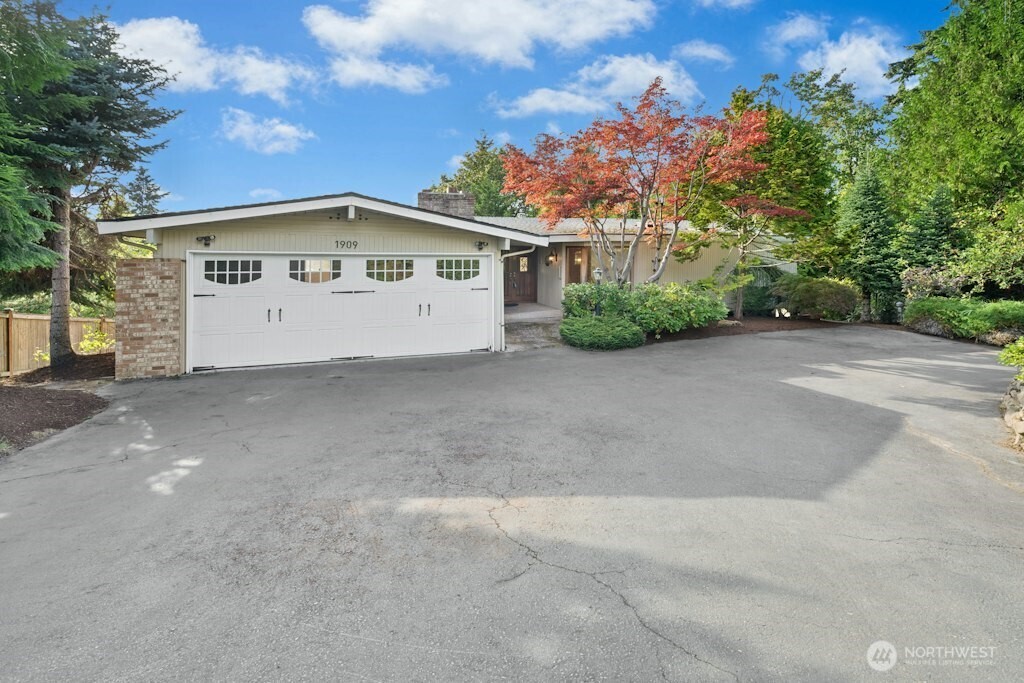 1909 89th Place Property Photo 6