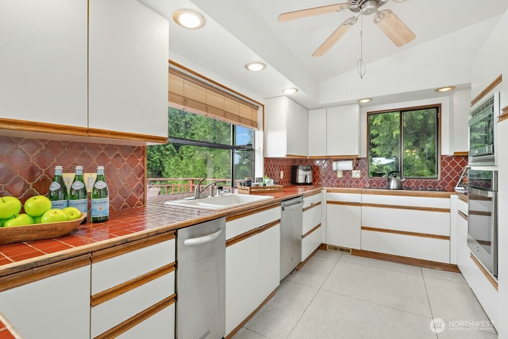1909 89th Place Property Photo 16