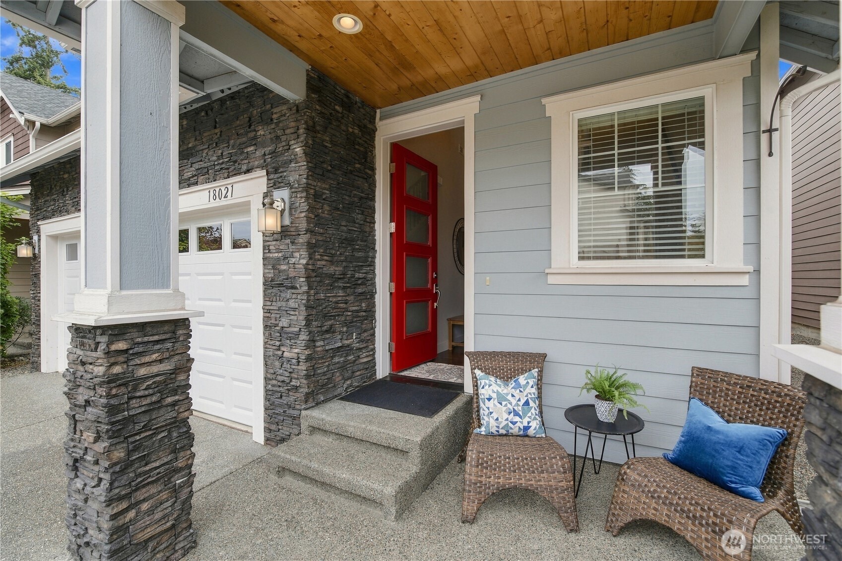 18021 33 Drive Property Photo 4