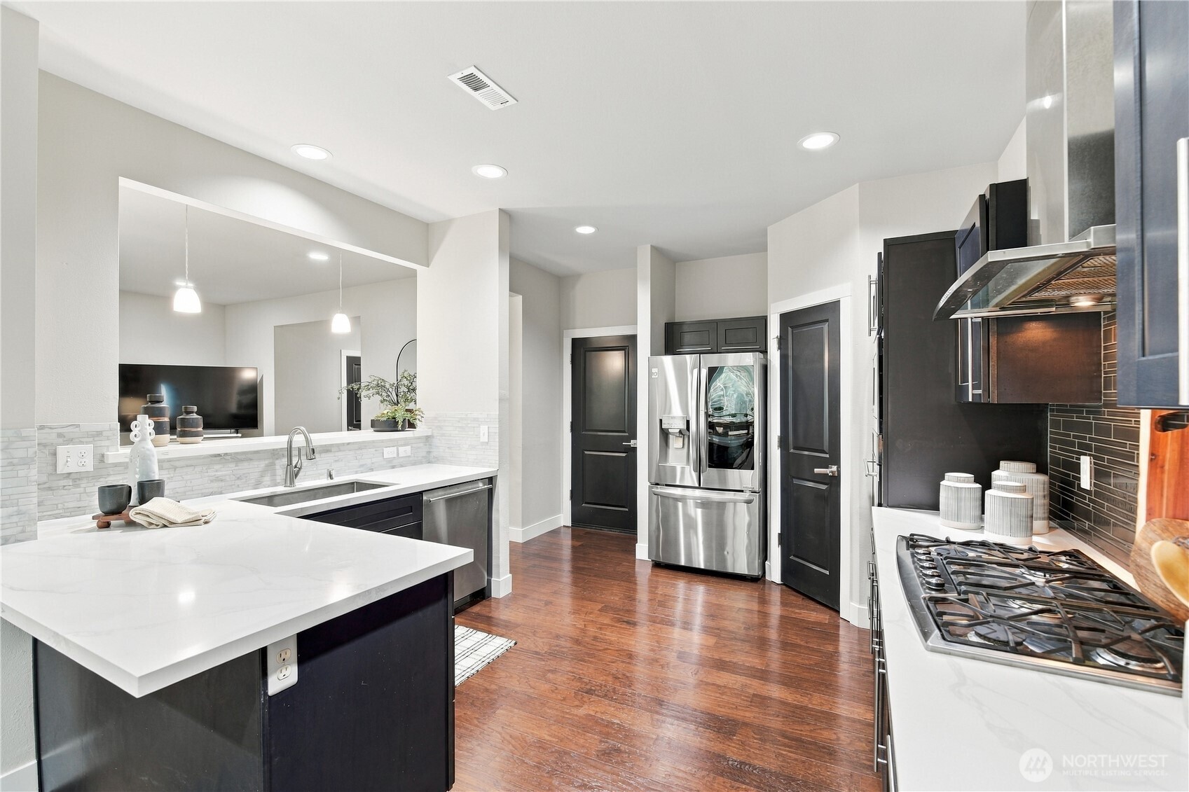 18021 33 Drive Property Photo 11