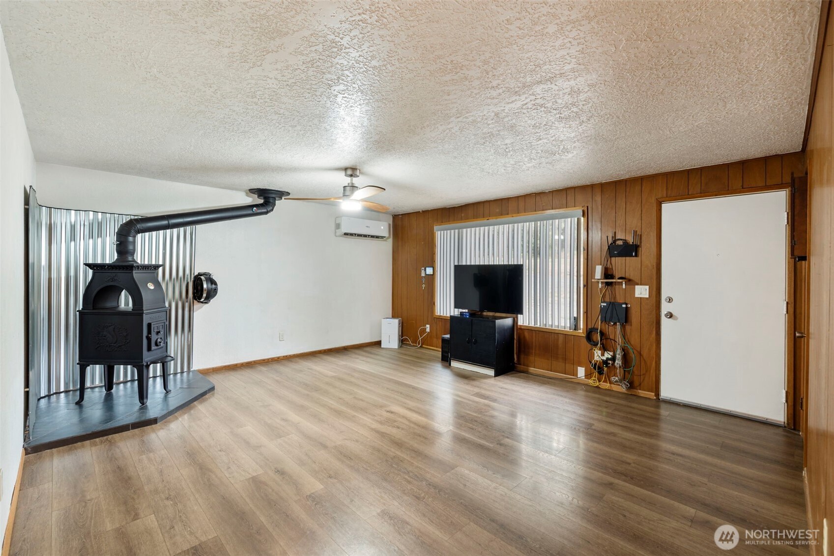 1003 E Street Property Photo 3