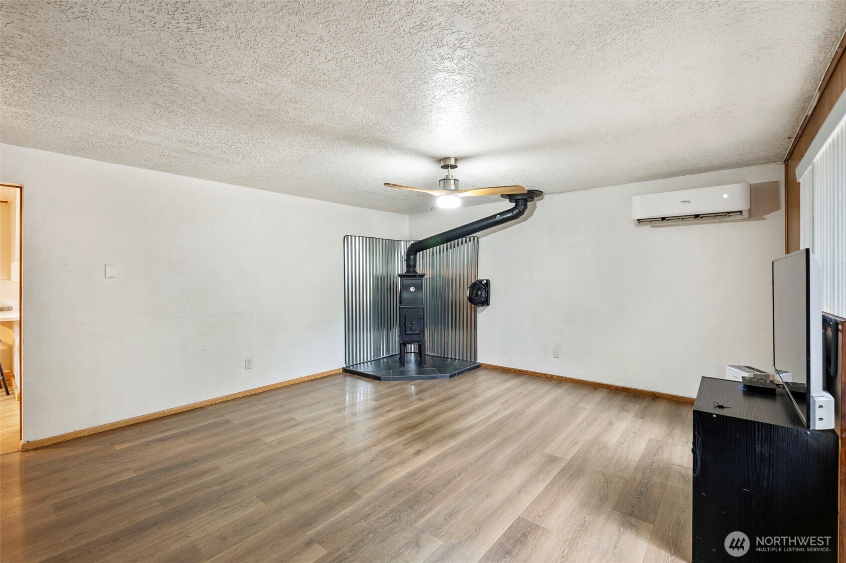 1003 E Street Property Photo 5