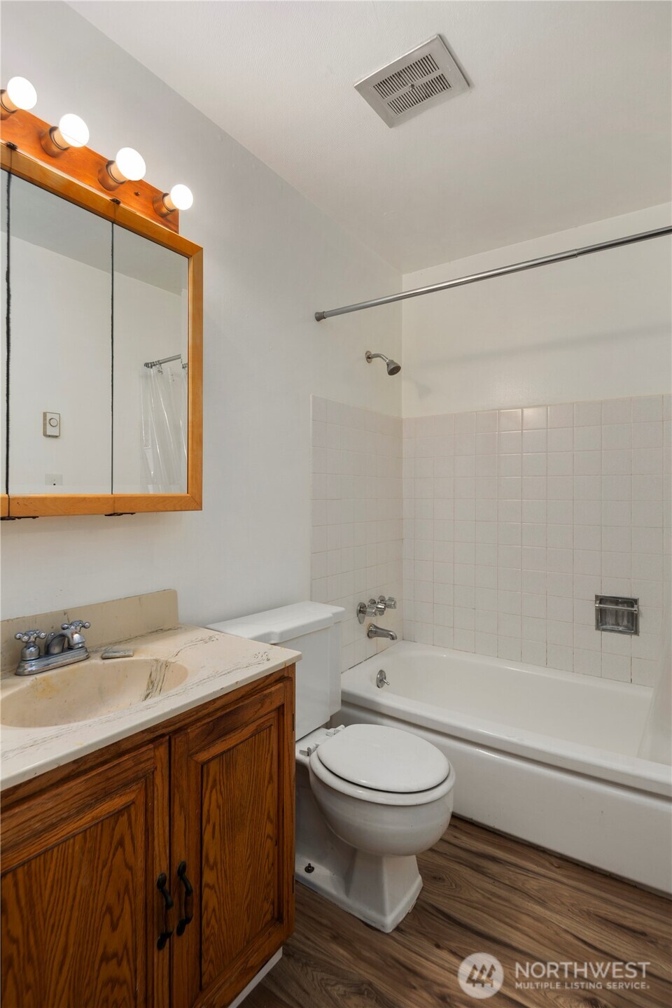 748 S Cloverdale Street 14 Property Photo 12