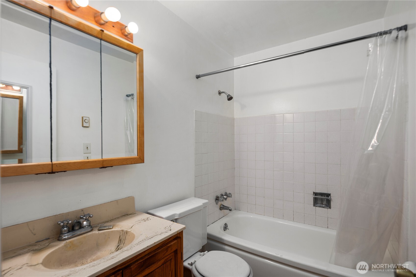 748 S Cloverdale Street 14 Property Photo 13