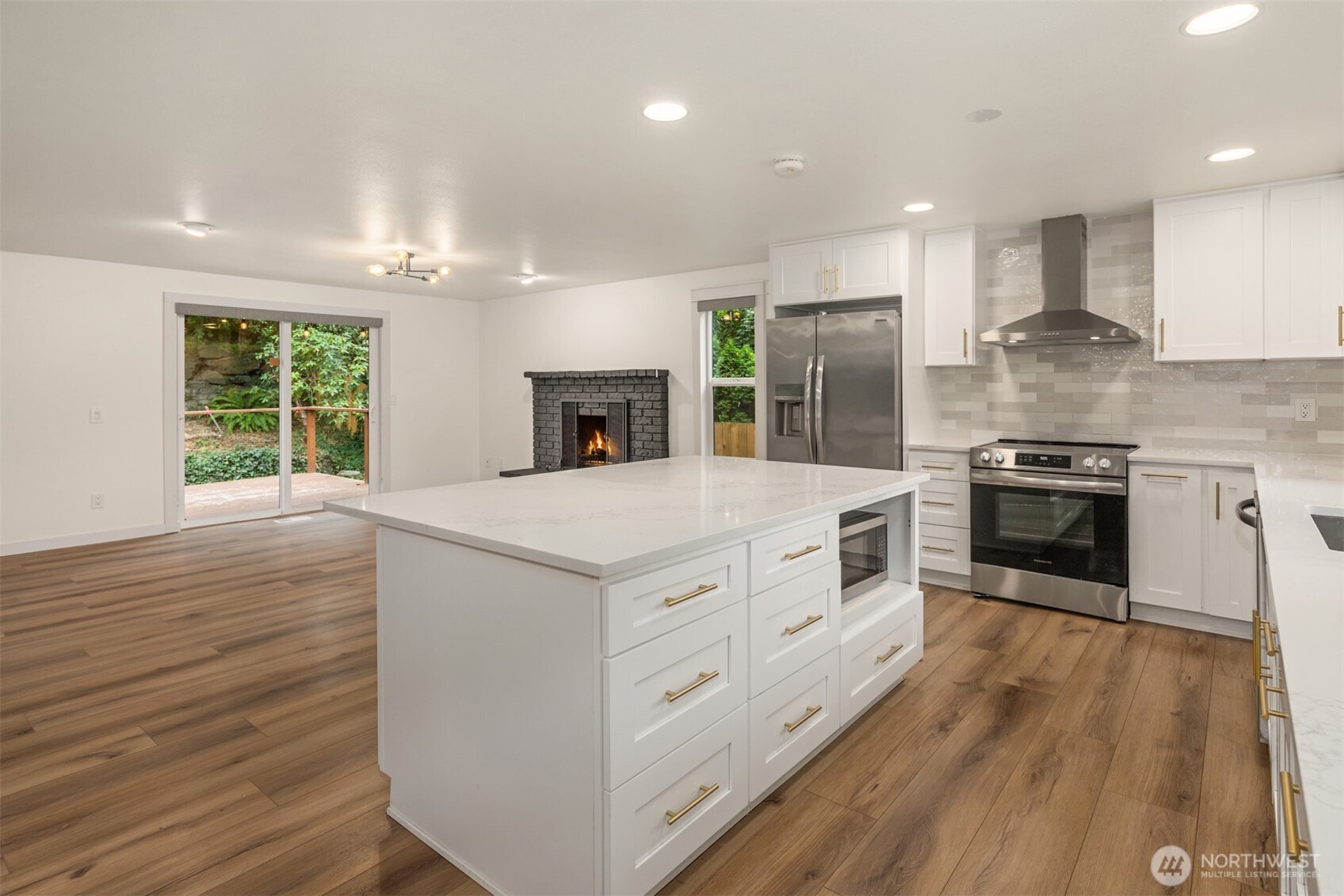 212 143rd Street Property Photo 6