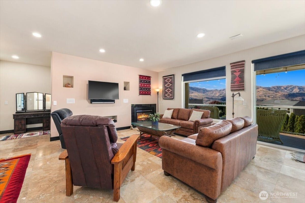 305 Orchard View Drive Property Photo 12