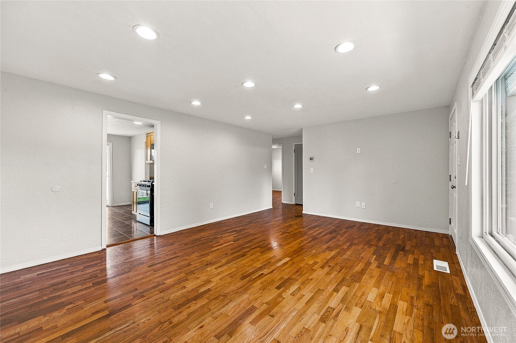 4314 N Highland Avenue Property Photo 6