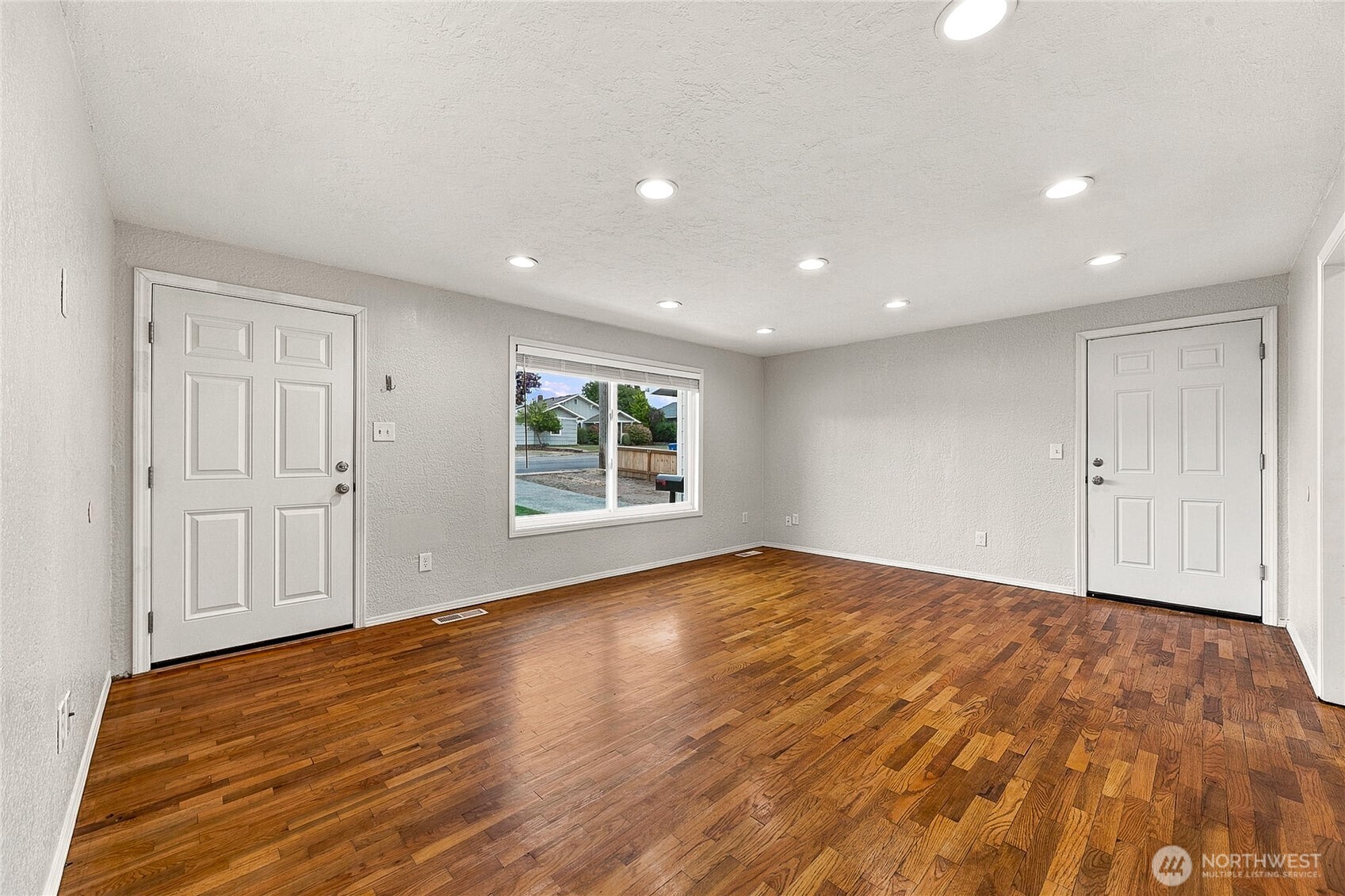 4314 N Highland Avenue Property Photo 8