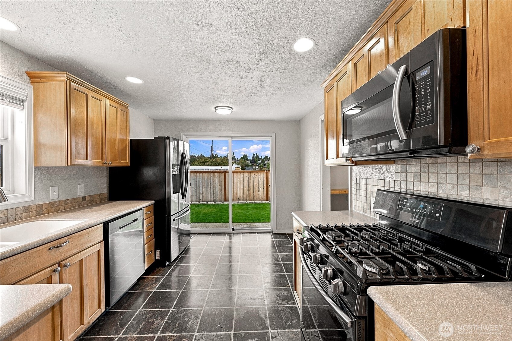 4314 N Highland Avenue Property Photo 14