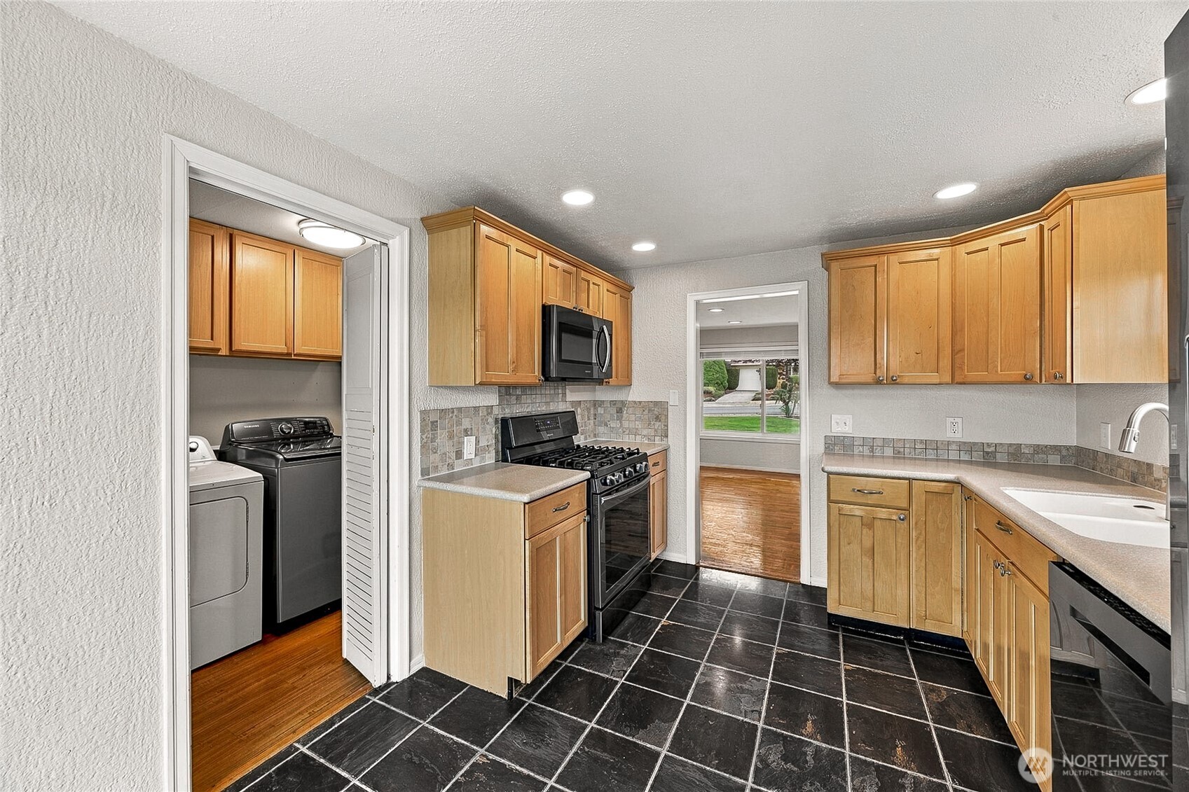 4314 N Highland Avenue Property Photo 15