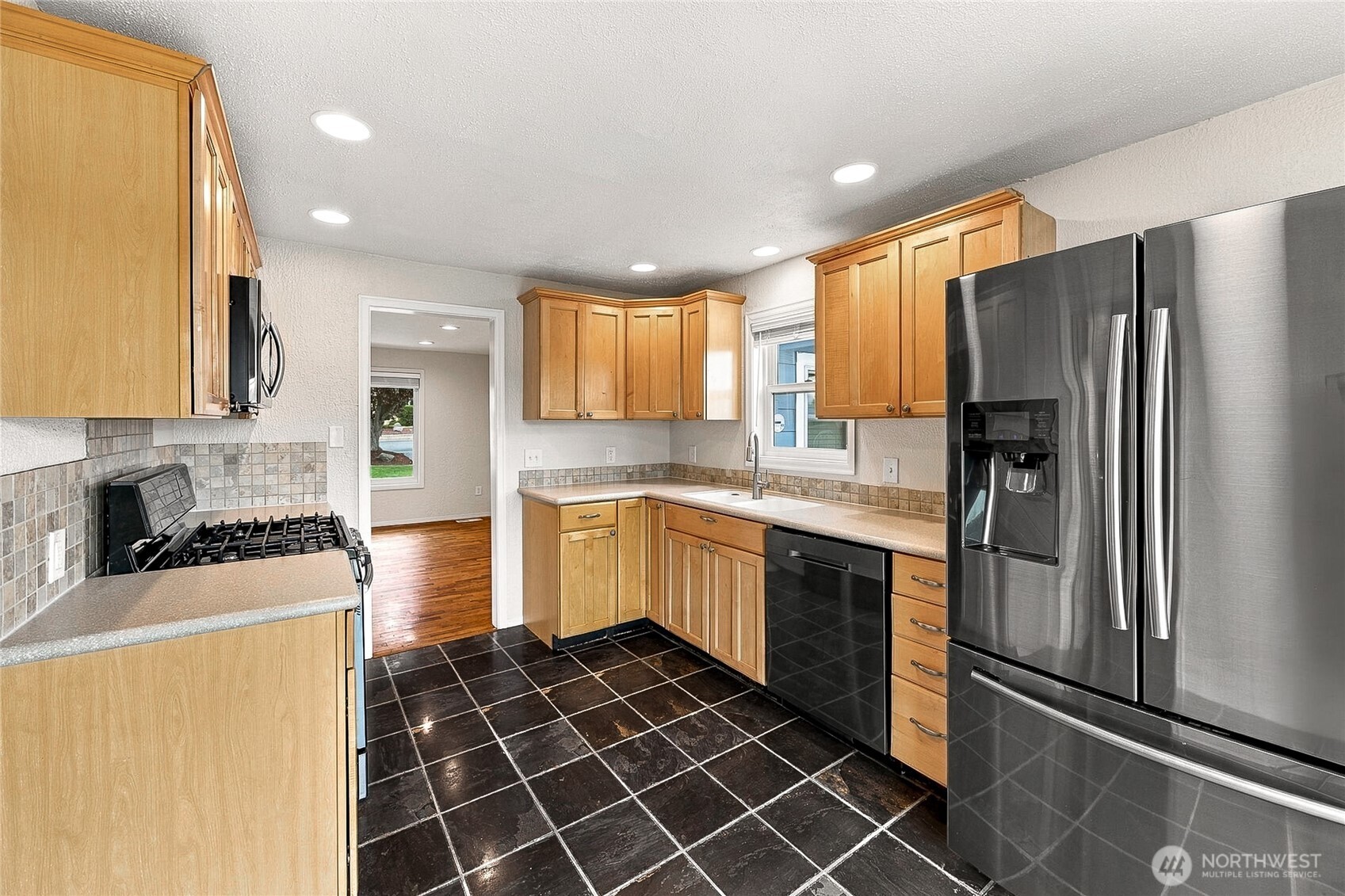 4314 N Highland Avenue Property Photo 16