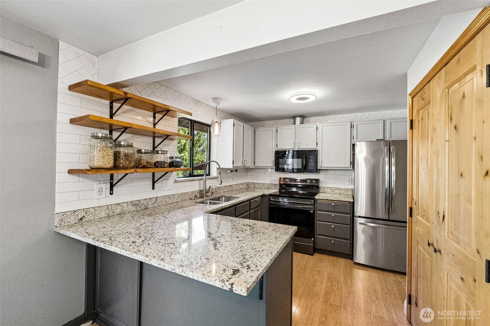 1632 Ne Perkins Way Property Photo 10