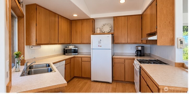 3659 Shorewood Avenue Property Photo 3