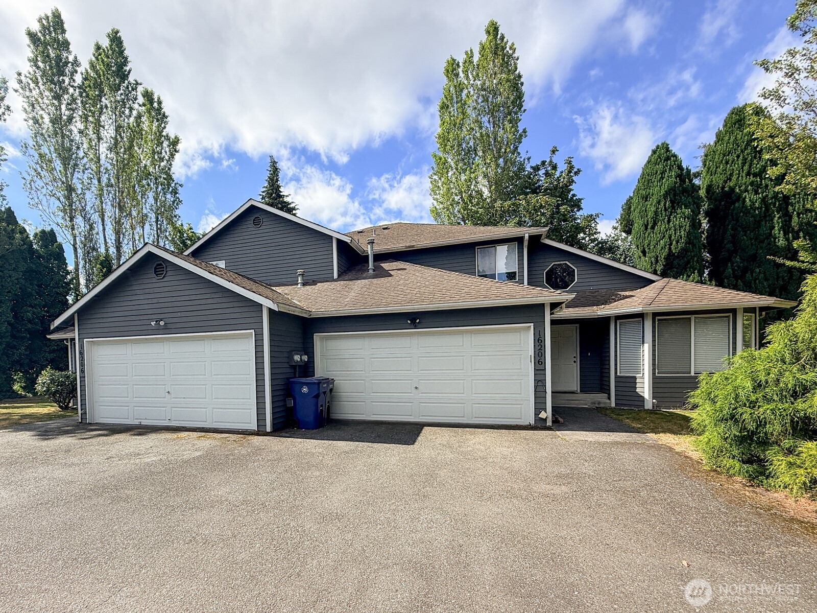 16206 2nd Place Property Photo 3