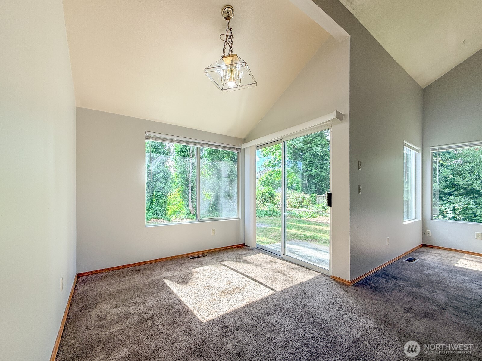 16206 2nd Place Property Photo 7