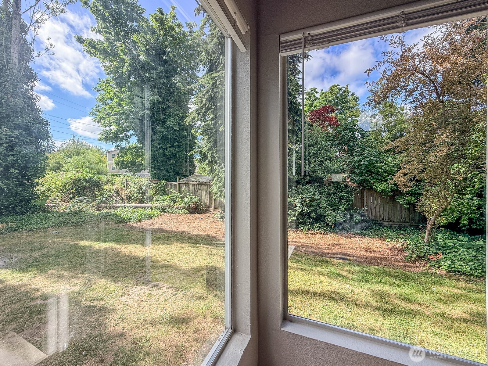 16206 2nd Place Property Photo 8