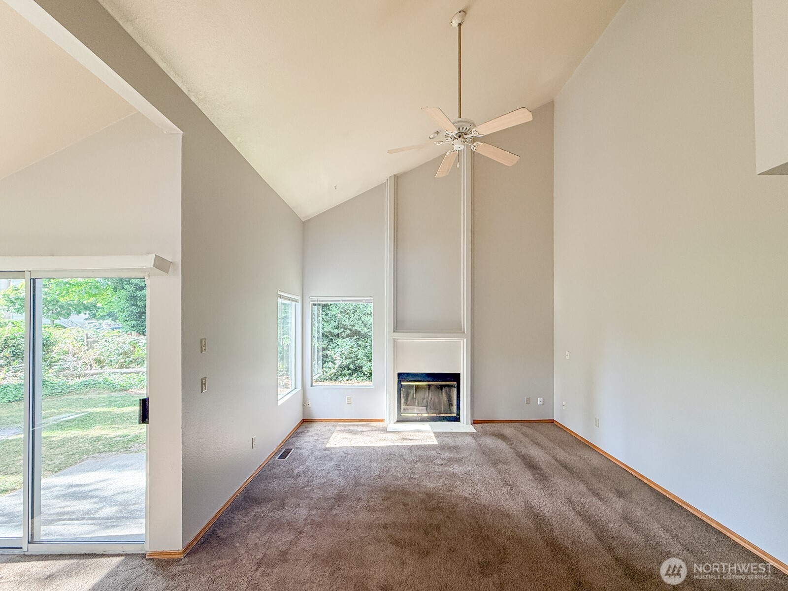 16206 2nd Place Property Photo 9
