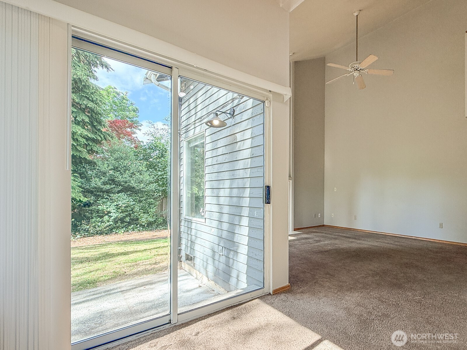 16206 2nd Place Property Photo 10