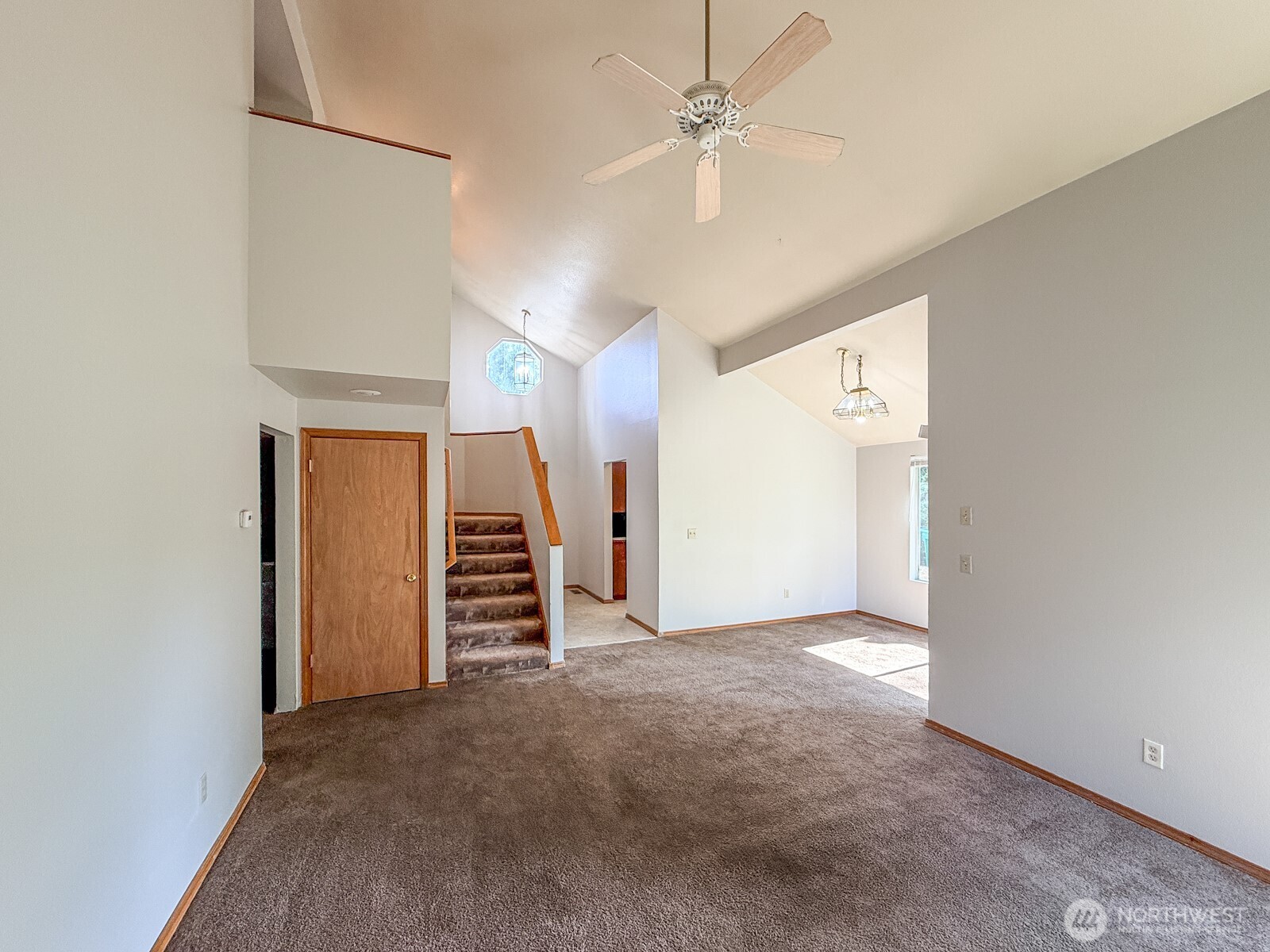 16206 2nd Place Property Photo 11