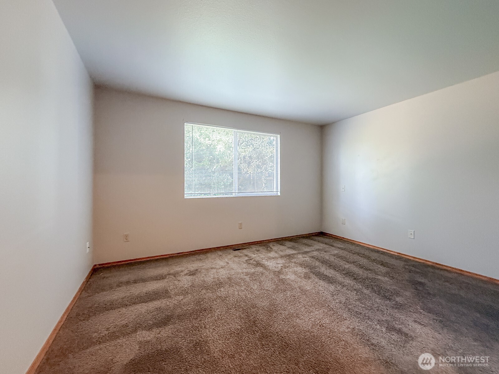 16206 2nd Place Property Photo 13