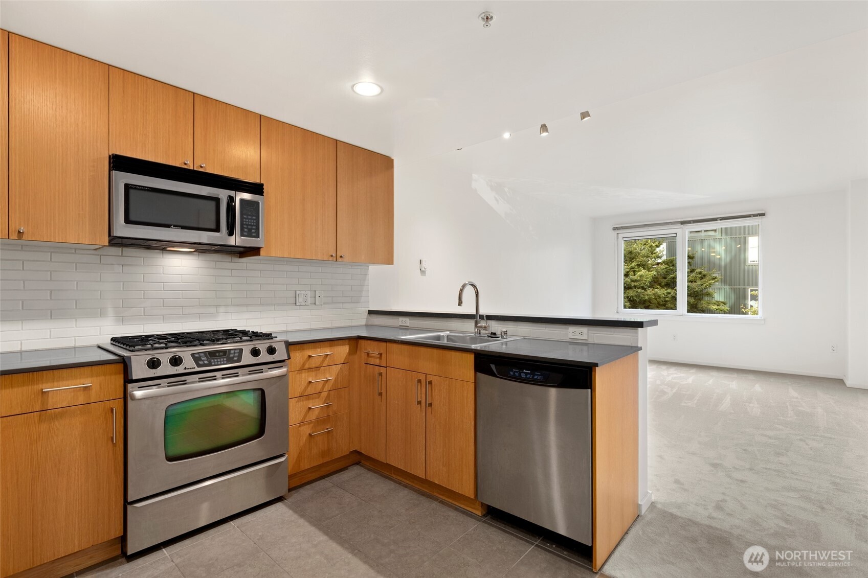 76 Cedar Street 313 Property Photo 11
