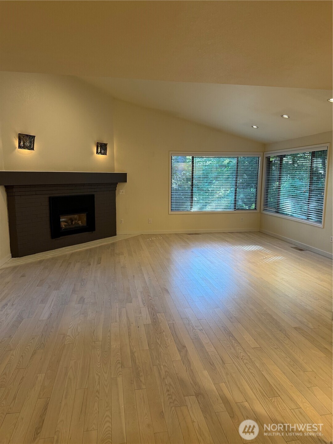 1805 Village Green Drive 16 Property Photo 12